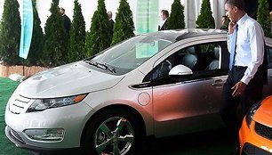 Prezidentas Obama apžiūri „Chevrolet Volt“