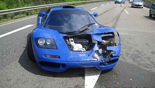 „McLaren F1" avarija autobane Vokietijoje