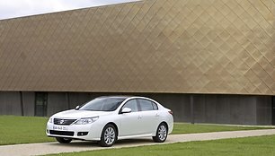 „Renault“ Maskvoje pristatė sedaną „Latitude“