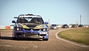 &bdquo;Fast Lap&ldquo;: lenktynės ir &scaron;ventė mėgstantiems automobilius - viename