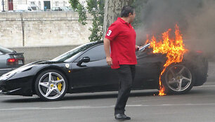 Kodėl liepsnoja &bdquo;Ferrari 458 Italia&ldquo;?