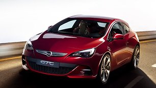 „Opel Astra GTC“ eina į kartų hečbekų mūšį