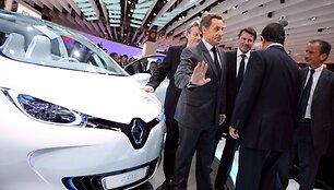 Nicolas Sarkozy apsilankė Paryžiaus automobilių parodoje
