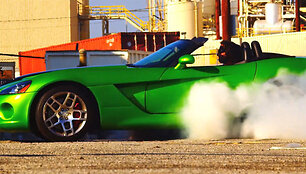 &bdquo;Dodge Viper&ldquo; svilina padangas