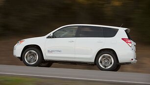 &bdquo;Toyota RAV-4&ldquo; elektromobilis su &bdquo;Tesla&ldquo; inžinerija