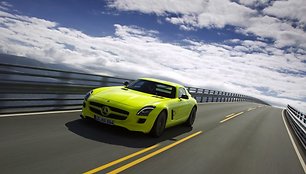 „Mercedes-Benz SLS AMG E-Cell“ prekyboje jau 2013 metais