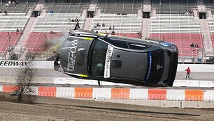 Rali-kroso lenktynėse &ndash; įspūdingas &bdquo;Subaru&ldquo; &scaron;uolis