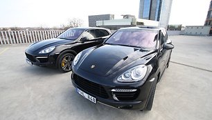 Du „Porsche Cayenne Turbo“ - kiekvienas po 500 AG