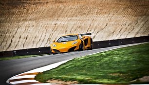 „McLaren MP4-12C GT3“ matysime tik lenktynių trasose