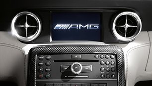 „Mercedes-Benz SLS AMG Roadster“ – tobulų formų galia