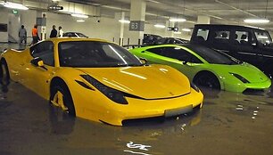 Potvynio metu užlieti egzoti&scaron;ki automobiliai