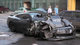 &bdquo;Nissan GT-R&ldquo; avarija Maskvos centre