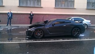 &bdquo;Nissan GT-R&ldquo; avarija Maskvos centre