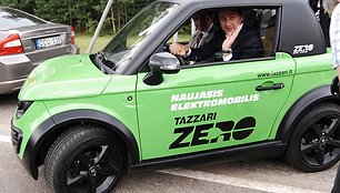 Artūras Zuokas išbandė „Tazzari“ elektromobilį