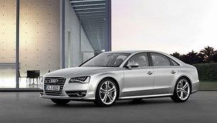 „Audi S8“