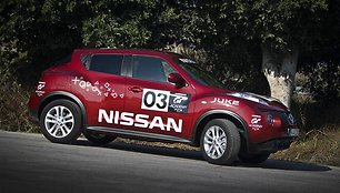 „Nissan Juke 4x4“ slalomo trasoje