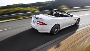 &bdquo;Jaguar XKR-S Convertible&ldquo; &ndash; galingiausias markės istorijoje kabrioletas
