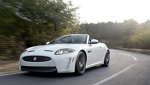 &bdquo;Jaguar XKR-S Convertible&ldquo; &ndash; galingiausias markės istorijoje kabrioletas