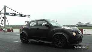 „Nissan Juke-R“ Silverstouno trasoje