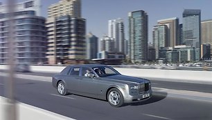Atnaujintas „Rolls Royce Phantom“ sedanas