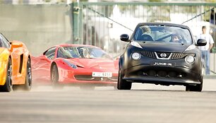 &bdquo;Nissan Juke-R&ldquo; reklamos filmavimas Dubajuje