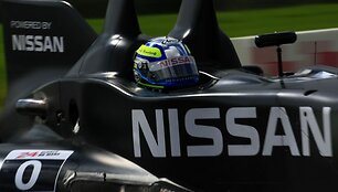 &bdquo;Nissan DeltaWing&ldquo; testai Le Mano lenktynių trasoje