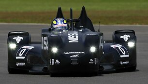 &bdquo;Nissan DeltaWing&ldquo; testai Le Mano lenktynių trasoje