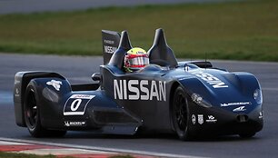 &bdquo;Nissan DeltaWing&ldquo; testai Le Mano lenktynių trasoje