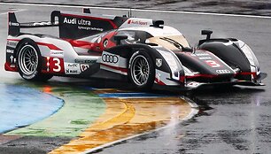 Le Manas. Trečiu numeriu pažymėtas &bdquo;Audi R18 ultra&ldquo; trasoje