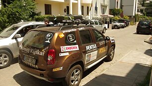 &bdquo;Dykumų rijikai&ldquo;. &bdquo;Dacia Duster&ldquo; Lietuvos ambasadoje Gruzijoje