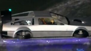 Plaukiantis &bdquo;DeLorean&ldquo;