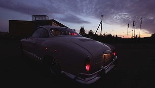 Elegantiškas „Volkswagen Karmann Ghia“ startuos klasikinių automobilių ralyje