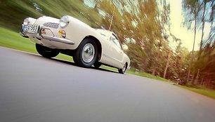 Elegantiškas „Volkswagen Karmann Ghia“ startuos klasikinių automobilių ralyje