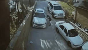 Plikomi rankomis automobilio nesustabdysi