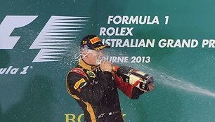 Kimi Raikkonenas švenčia pergalę Australijoje