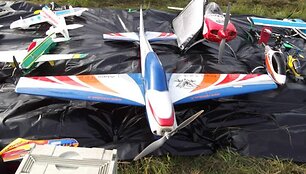 Akimirka i&scaron; aviamodelių &scaron;ventės Klaipėdos aerodrome.