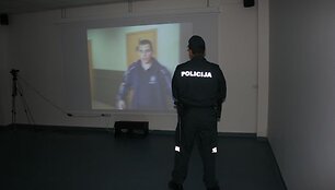Nuo &scaron;iol Lietuvos policijos mokyklos kursantai turės galimybę treniruosis naudodamiesi realias situacijas imituojančia programa &ndash; lazeriniu treniruokliu.