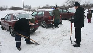 Kai kurie klaipėdiečiai į talkas būrėsi praėjusį šaštadienį.