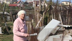 Nelegalų sodą turinti A.Norvai&scaron;ienė pra&scaron;o tik laiko iki rudens, kai galės nuimti derlių. 