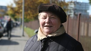 Ra&scaron;ytoja V.Juknaitė sako, kad gyvenimas visada leidžia naujus ūglius, tačiau po senais lapais ne visada juos pamatai.