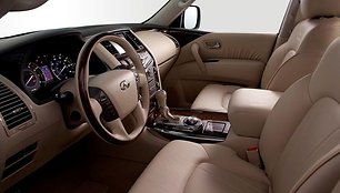 „Infiniti QX56“ – „Nissan Patrol“ brolis