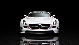 „Mercedes-Benz“ lenktynėms pritaikė „SLS AMG“