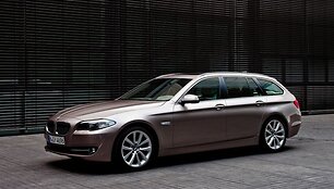 Naujasis BMW 5 universalas &ndash; elegancija ir įvairiapusi&scaron;kumas