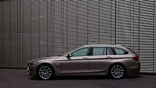 Naujasis BMW 5 universalas &ndash; elegancija ir įvairiapusi&scaron;kumas