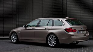 Naujasis BMW 5 universalas &ndash; elegancija ir įvairiapusi&scaron;kumas