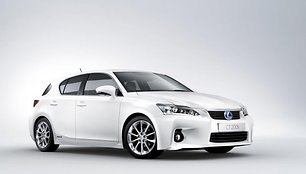 „Lexus CT 200h“ – nutaikytas į „Audi A3“