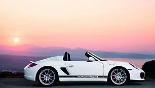 „Porsche Boxster Spyder“ taikosi į superautomobilių gretas