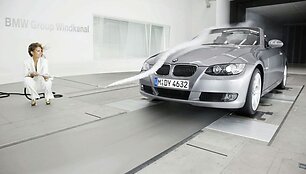 BMW pasiekimus pristatė fotomodelis