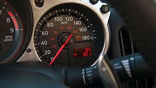 Naujasis &bdquo;Nissan 370Z Roadster&ldquo; &ndash; mėgaukitės atviru dangumi