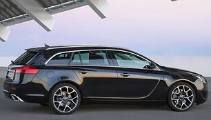 &bdquo;Opel Insignia OPC Sports Tourer&ldquo; &ndash; žvėris universalo kailyje